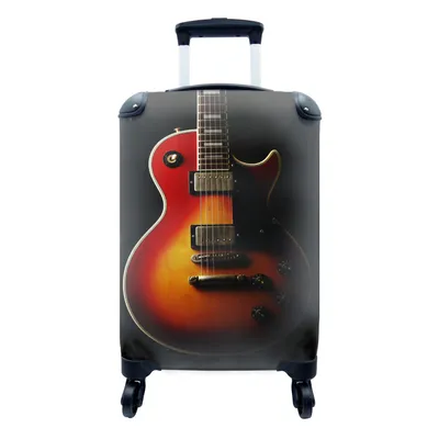 Produktbild von MuchoWow® Koffer Handgepäck Trolley Rollkoffer Kleine Reisekoffer mit 4 Rollen - Eine rot gefärbte E-Gitarre - Cabin Size < 55x40x23 cm & 55x40x20 cm - Fotokoffer - Kabinenkoffer - Boardgepäck - Reise-Box - Reisekoffer - Reisegepäck - Koffer mit Bild - Trolley für Kinder