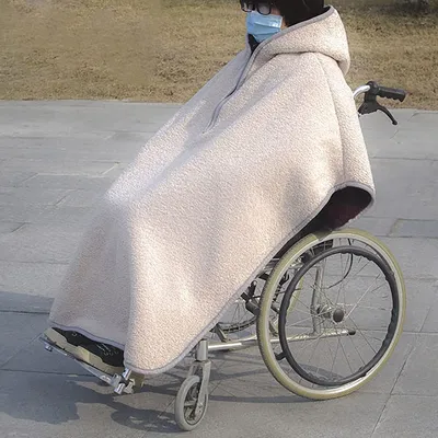 Produktbild von Decke für Rollstuhlfahrer – Warm und winddicht mit Kapuze