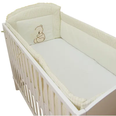 Image de Lit de bébé WALLES pour lit de taille 70x140 en 100% coton brodé avec un ours en peluche avec un cœur Beige clair