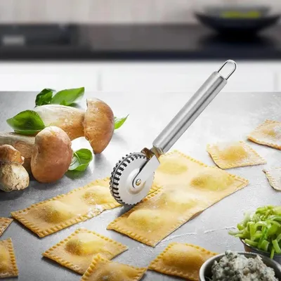 Produktbild von Raviolischneider Edelstahl Teigschneider Nudelroller
