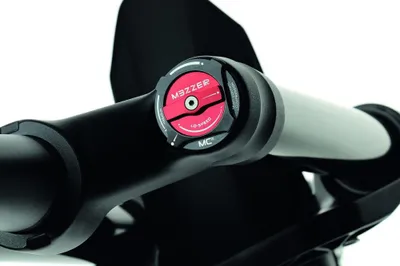 Image de Fourche à suspension Manitou Mezzer Pro 27,5" 180 mm noire - fourche à suspension rigide pour l'enduro...