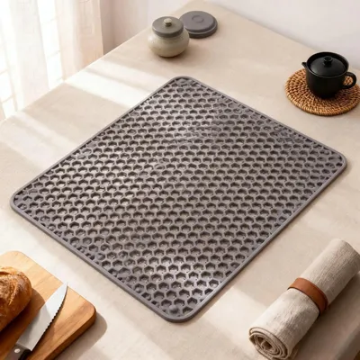 Obrázek produktu pro Silikonová podložka do dřezu a podložka pod nádobí – 34,5 x 34,5 cm. Ochranná podložka do dřezu – odolná vůči teplu, protiskluzová – tmavě šedá