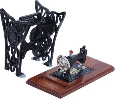 Produktbild von Puppenhaus-Nähmaschine 1:12 Mini-Miniaturmöbel Nähmaschine aus Holz Puppenhausdekoration Geeignet für Geburtstags-, Weihnachts- und Halloween-Geschenke(n)