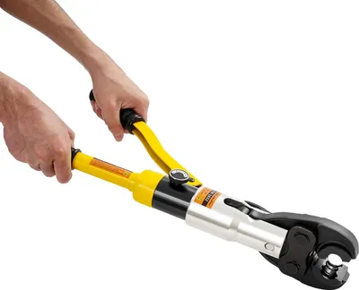 Immagine prodotto di Pinza per tubi - Idraulica - Forza di pressatura 10 t - 5 matrici M12–M28 - Pressatura esagonale - Corsa 20 mm - Per tubi in rame - Con valigetta portautensili - Giallo