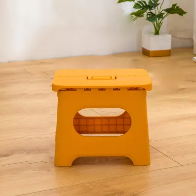 Produktbild von Klappbarer Tritthocker, tragbar, robust, platzsparend, Kunststoff-Fußhocker für Erwachsene und Kinder, Gelb
