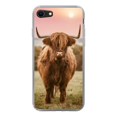 Produktbild von MuchoWow® Handyhülle Schutzhülle Hülle für iPhone 8 Schottischer Highlander - Sonne - Himmel Silikon Softcase Handy Hülle - Schutzhaube