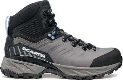 Damen Wanderschuhe "Rush Trek Pro GTX Wmn" von Scarpa in Grau mit schwarzem Obermaterial und blauen Akzenten.