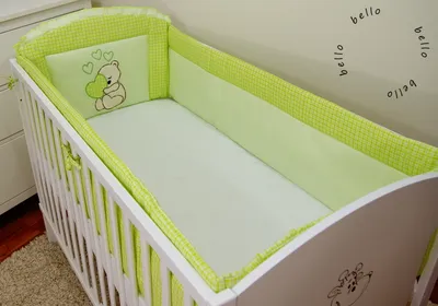 Image de Nid d'ange et habillage mural pour lit d'enfant en 60x120 en 100% coton avec broderie d'un ourson au cœur vert