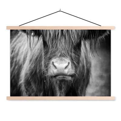 Produktbild von MuchoWow® Textilposter Schottischer Highlander - Kuh - Schwarz - Weiß - Tiere 120x80 cm mit holzfarbenen Rahmen - Aufhängeset