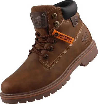Auf dem Bild ist ein brauner Stiefel zu sehen der eine elegante und schlichte Form hat. Der Stiefel wird von der rechten Seite dargestellt und zeigt die feinen Nähte sowie die Struktur des Materials.