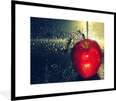 Produktbild von MuchoWow® MuchoWow® Gerahmtes Poster Apfel - Rot - Wasser 80x60 cm - Poster mit zchwarzem Bilderrahmen - Schlafzimmer-Dekorationen - Fotoposter