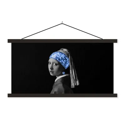 Produktbild von MuchoWow® Textilposter Mädchen mit einem Perlenohrring - Blau - Vermeer 90x45 cm mit schwarzem Rahmen - Klemmleisten