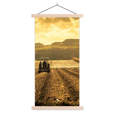 Produktbild von MuchoWow® Textilposter Traktor - Bauernhof - Berg 40x80 cm mit holzfarbenen Rahmen - Wohnzimmer