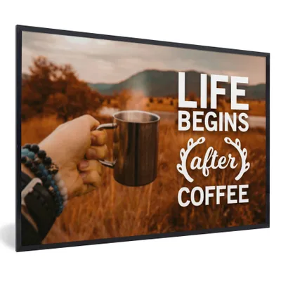 Produktbild von MuchoWow® Gerahmtes Poster Kaffee - Zitate - Sprichwörter - Das Leben beginnt nach dem Kaffee 90x60 cm - Poster mit Schwarzem Bilderrahmen Wandposter Rahmen Foto Bilder - Fotorahmen - Foto-Plakat
