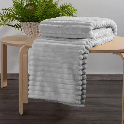 Zdjęcie produktu dla Koc mikroflano z tłoczeniem w formie jodełki SOFT 200X220 srebrny