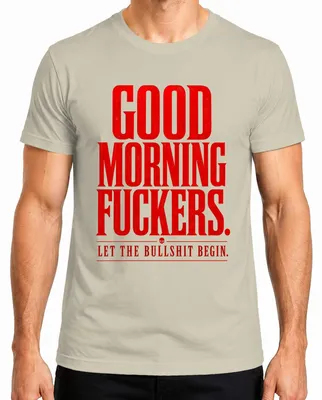 Imagen del producto de Camiseta "Buenos días, imbéciles. Que comience la mierda." Estilo sarcástico, color natural, talla 3XL
