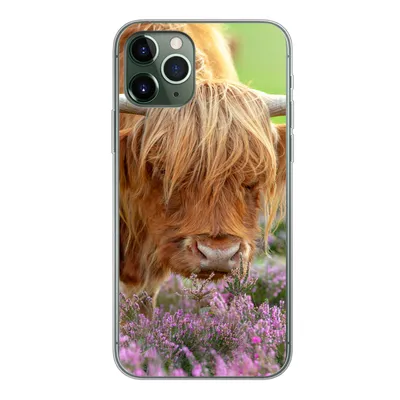 Produktbild von MuchoWow® Handyhülle Schutzhülle Hülle für iPhone 11 Pro Schottischer Highlander - Lila - Blumen Silikon Softcase Handy Hülle - Handy