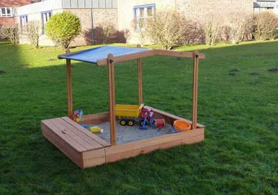 Produktbild von Sandkasten MULTI + Sitzbox + Sonnendach, LxBxH: 172 cm x 140 cm x 131 cm, Kiefer, honigbraun