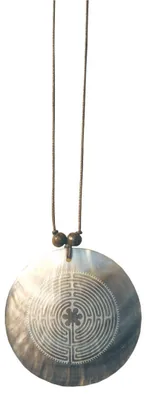 Produktbild von Muschelschmuck mit Gravur "Labyrinth Chartres" 6cm