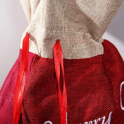 Produktbild von Weihnachtsgeschenkbeutel mit Zugband - Weihnachtsmann und Schneemann - Lustiger Geschenkbeutel für Süßigkeiten