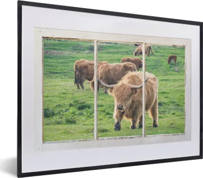 Produktbild von MuchoWow® MuchoWow® Gerahmtes Poster Durchblick - Schottisches Hochlandrind - Tiere 40x30 cm - Poster mit zchwarzem Bilderrahmen - Bilderrahmen - Poster im Rahmen