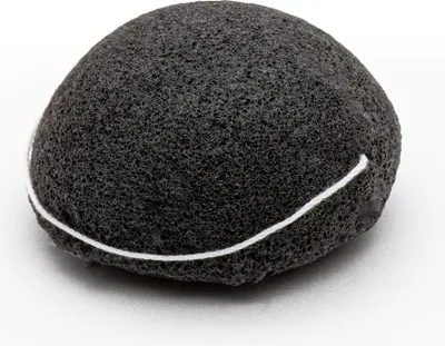 Produktbild von Intirilife Konjac Schwamm in Schwarz - 6.5 cm Durchmesser - 4.5 cm Höhe - Gesichtsreinigung für unreine sensible Mischhaut Gesichtsschwamm Peeling