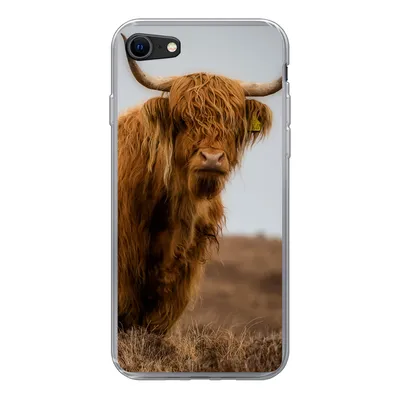 Produktbild von MuchoWow® Handyhülle Schutzhülle Hülle für iPhone SE 2022 Schottischer Highlander - Düne - Gras Silikon Softcase Handy Hülle - Schutzhülle