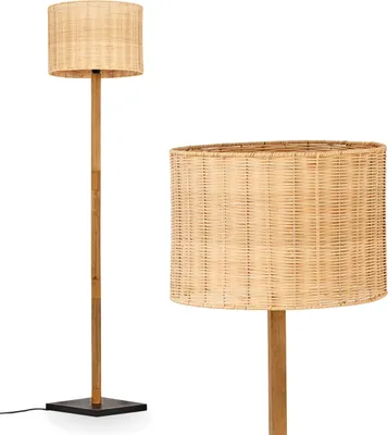 Produktbild von Casalina Stehlampe mit Holzfuß und Schirm aus Rattan/Wienergeflecht