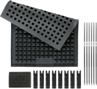 Produktbild von KITCHBO Starter Set Deluxe Silikon Backmatte inkl. 6 Spieße 8 Steine 1 Schwamm Dauerbackfolie Wiederverwendbar Waschbare Backunterlage Grillmatte