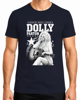 Immagine prodotto di Maglietta da uomo, stile western, con la scritta "Dolly Parton", icona della musica country, e un'immagine di una chitarra. Colore: blu navy. Taglia: M
