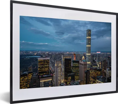 Produktbild von MuchoWow® MuchoWow® Gerahmtes Poster Wolkenkratzer - Nacht - Architektur - New York 40x30 cm - Poster mit zchwarzem Bilderrahmen - Bilderrahmen - Poster im Rahmen