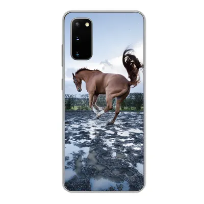 Produktbild von MuchoWow® Handyhülle Schutzhülle Hülle für Samsung Galaxy S20 Ein bockendes Pferd in den Pfützen Silikon Softcase Handy Hülle - Bild