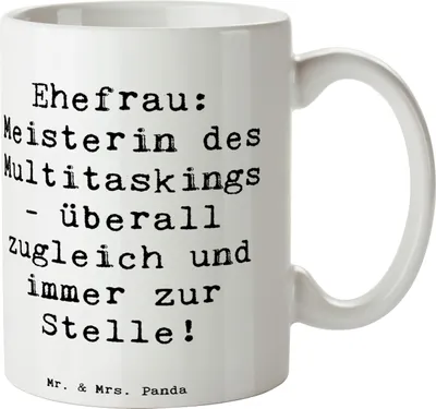 Produktbild von Mr. & Mrs. Panda Becher Spruch Ehefrau Meisterin - Weiß - Geschenk, Familie, Wertschätzung, Tasse, persönliche Erinnerungen, Kaffeetasse, Organisation, Handarbeit, Humor