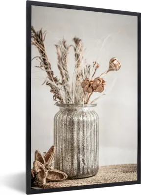 Produktbild von MuchoWow® Gerahmtes Poster Getrocknete Blumen - Stillleben - Vase 60x90 cm - Poster mit Schwarzem Bilderrahmen Wandposter Rahmen Foto Bilder - Kunst