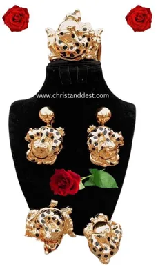 Image de Ensemble de bijoux comprenant une couronne et un motif léopard