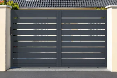 Produktbild von Schiebetor 3m VOGEL H.180cm + 2 Pfosten H.190cm aluminium grau