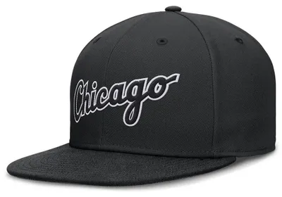 Obrázek produktu pro Nike MLB Chicago White Sox Dri-Fit True Structured s kulatým kšiltem, přiléhavá čepice, černá, velikost 7 1/4, černá, velikost 7 1/4