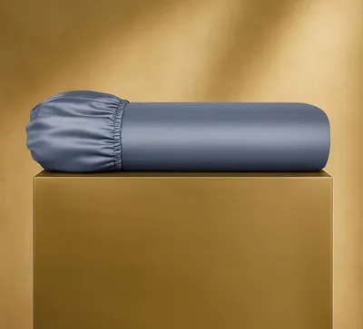 Zdjęcie produktu dla Satynowe prześcieradła Mako, 200x200 cm, bawełna, kolor: granatowy/ciemnoniebieski | Prześcieradło satynowe 200x200 cm, przeznaczone do łóżek z materacem umieszczonym na stelażu (wysokość materaca do 30 cm)