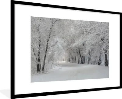 Produktbild von MuchoWow® Gerahmtes Poster Bäume - Schnee - Winter 90x60 cm - Poster mit Schwarzem Bilderrahmen Wandposter Rahmen Foto Bilder - Wanddekoration - Fotos