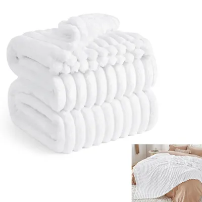 Produktbild von Flanell Fleece Decke 130x160 cm, Kuschelige Sofadecke Weiß, Weiche & Warme Couchdecke, Decke für Schlafzimmer & Wohnzimmer