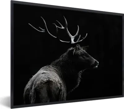 Produktbild von MuchoWow® Gerahmtes Poster Hirsch - Schwarz - Porträt - Geweih - Tiere 80x60 cm - Poster mit Schwarzem Bilderrahmen Wandposter Rahmen Foto Bilder - Schwarzem - Mit Gestell