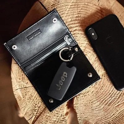 Produktbild von Schwarz Lederetui für Autoschlüssel, elegantes Schlüsseletui Belveder BK72