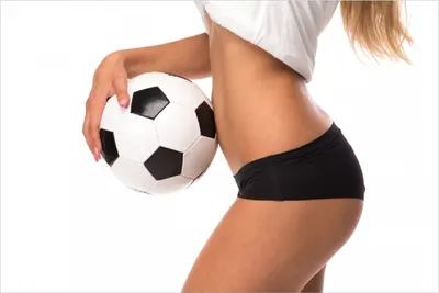 Produktbild von Wallario selbstklebendes Poster - Fußball - sexy Frau mit einem Fußball, Größe: 100 x 150 cm
