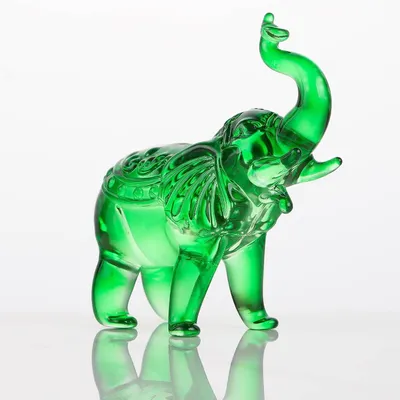 Productafbeelding van Kristallen olifantbeeldje - Glazen olifant decoratie - Woonkamer aankleden - Kracht wijsheid rijkdom symbool