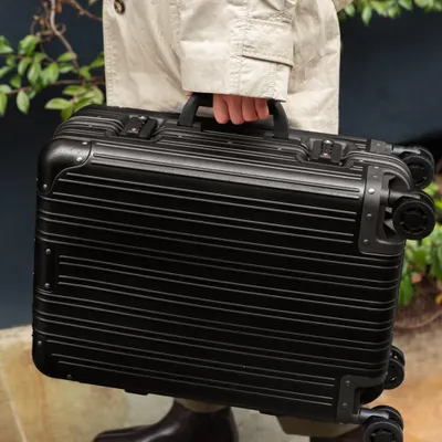 Produktbild von LUGGAGE ALUMINIUM - Hartschalenkoffer aus Aluminium mit TSA-Schloss und multidirektionalen Rollen
