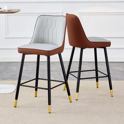 Image de Lot de 2 tabourets de bar gris clair et marron, tabourets de comptoir modernes de 100 cm en cuir PU, tabourets de bar élégants avec structure en métal noir et repose-pieds, pour îlot de cuisine