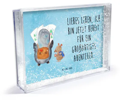 Produktbild von Mr. & Mrs. Panda Bilderrahmen Pinguin & Maus Wanderer - Eisblau - Geschenk, Fotohalter, Wandern, Bilderhalter, Fotorahmen, Abenteuer, Ausflug, Wanderlust, 3D-Bilderrahmen
