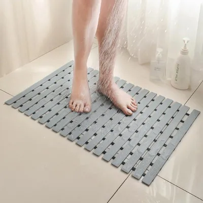 Obrázek produktu pro Protiskuzová podložka do sprchy, odolná proti plísním, rozměry 67x43 cm, PVC s TPE proužky, šedá barva