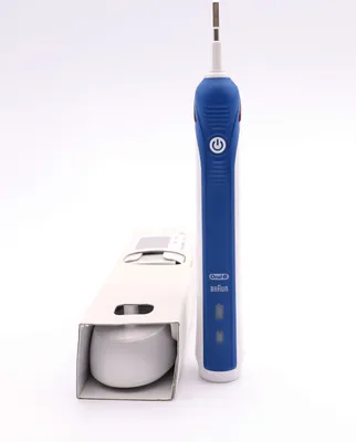 Produktbild von Oral-B PRO 2 2000 Sensitive Clean Elektrische Zahnbürste/Electric Toothbrush ( ohne Aufsteckbürste )