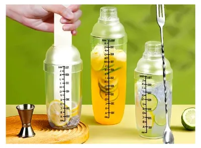 Produktbild von Cocktail Shaker mit Messskala, 700ml Fassungsvermögen, 22cm Höhe, transparenter Kunststoff Mixbecher